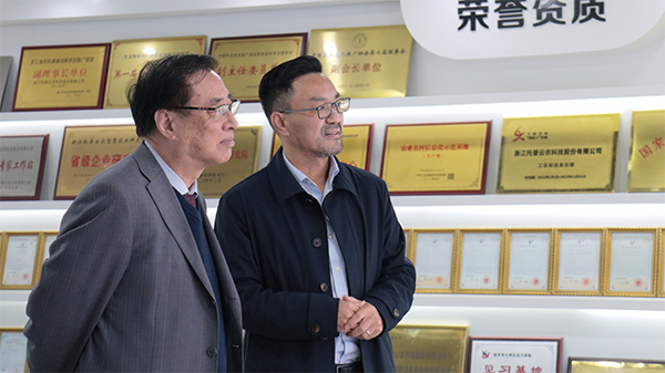 中國農(nóng)業(yè)科學(xué)院原院長、中國農(nóng)業(yè)國際合作促進會名譽會長翟虎渠蒞臨托普云農(nóng)考察指導(dǎo)